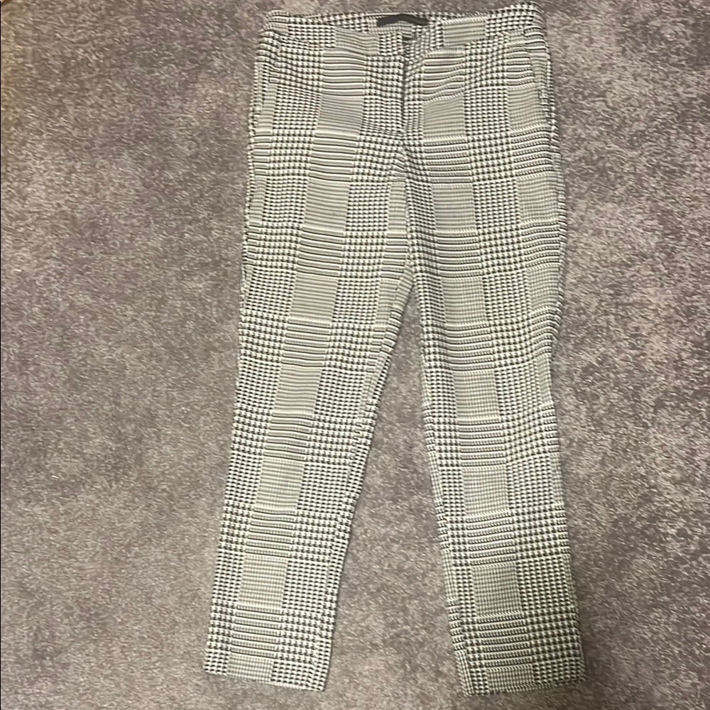 Harve Benard Black and White Checkered Cropped Pants